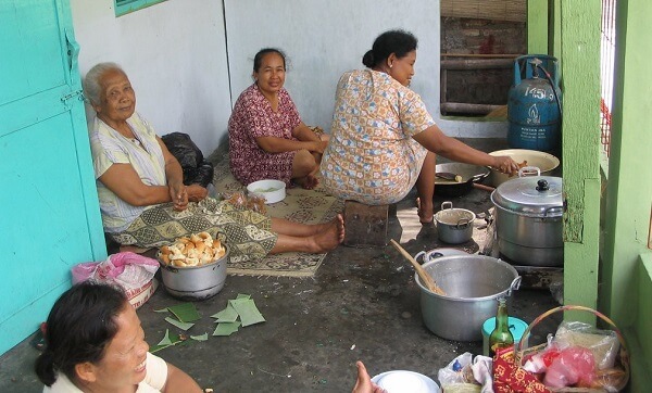 gambar kerja sama dalam masyarakat saat ada hajatan