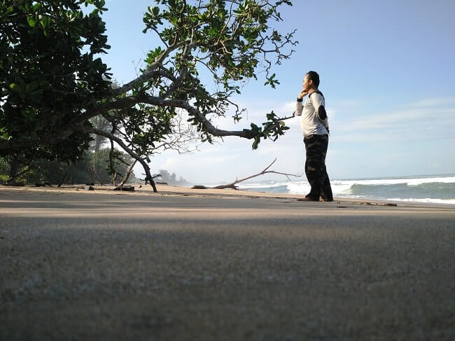 wisata pantai bengkunat pesisir barat lampung