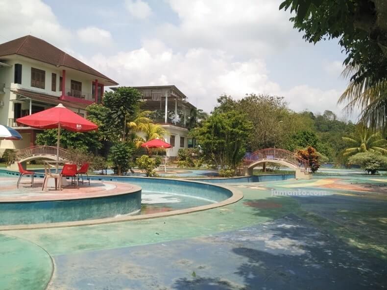 Fasilitas Kolam Renang Bumi Kedaton Bandar Lampung
