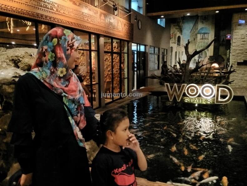 woodstairs tempat makan di bandar lampung