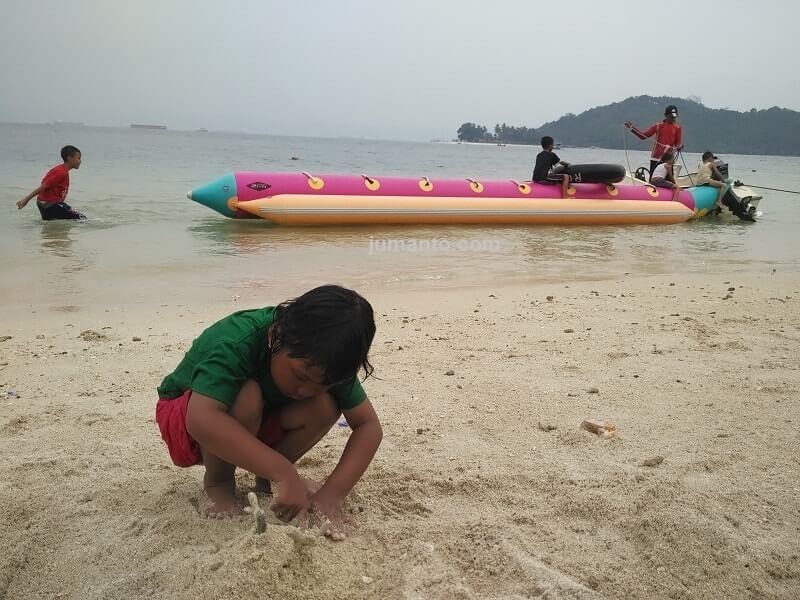 wahana wisata pantai mutun lampung