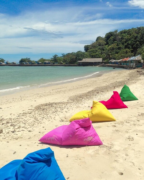 foto pantai mutun lampung dengan beragam wahananya