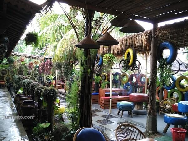 foto tempat makan waroeng djoglo lampung