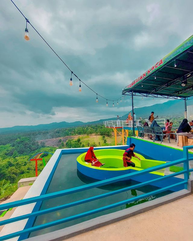 foto taman tebing vietnam di samping kampung vietnam lampung
