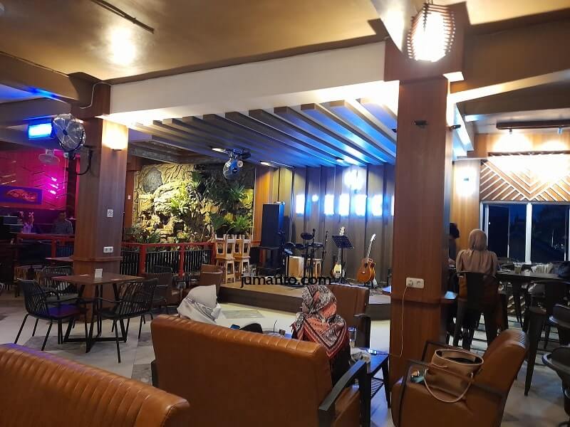 cafe hits kekinian di bandar lampung tempat makan lantai 2 d'krucil cafe lampung