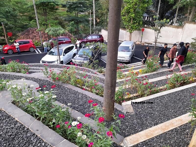 fasilitas cafe lembah batu lampung