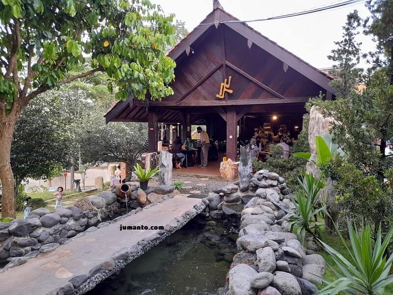 gambar tempat makan lembah batu heritage bandar lampung