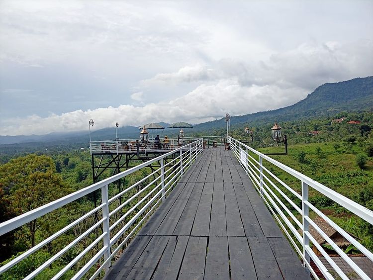foto jukung vietnam resto, cafe instagramable di bandar lampung